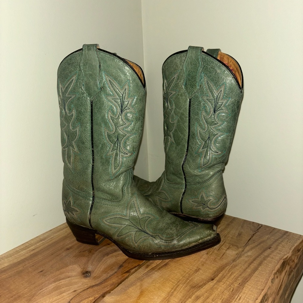 Girls Corral Green Cowboy Boots!